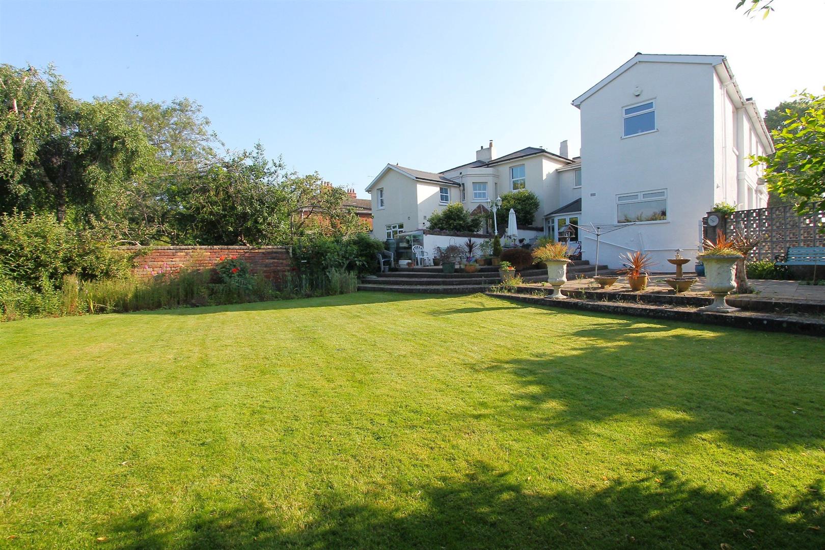 5 bed property in Red Hill, Stourbridge